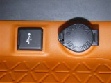 【充電用USB端子】デバイスの充電に便利です。※実際の接続端子は写真で確認or店舗までご気軽にお問合せください♪