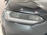 LEDヘッドライトは、点灯の瞬間から最大光量を発揮し、突然暗くなるトンネルなどでの安定感を高めます。