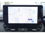 ディスプレイオーディオを装備。スマホとクルマをつなぐことで、これまでのナビに加えて、いろんなサービスが楽しめます。