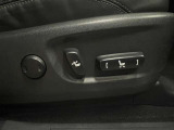 【パワーシート】電動でシートポジションの変更が可能です。手動式より細かくシート設定が可能ですのでより快適な姿勢でドライブを楽しんで頂けるでしょう。
