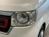 LEDヘッドライトは、点灯の瞬間から最大光量を発揮し、突然暗くなるトンネルなどでの安定感を高めます。
