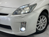 【LEDヘッドライト】悪天候や夜間走行時も良好な視界を確保し安心して運転できる高輝度LEDヘッドライトを装備!点灯速度が早く、消費電力も抑えられています。