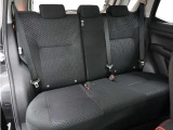 2列目シートは座面がフラットになっており、乗り降りがしやすくなっております。