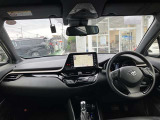 【運転席・インパネまわり】ハンドル・シート・フロアーなど隅々までプロによるクリーニング済み☆彡キレイな車内でドライブが一層快適にお楽しみいただけます!!