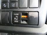 片側電動スライドドアのスイッチ付です。車内からもスイッチひとつで楽にドアの開閉が可能です。電動なので開閉時に力を使う必要がなく、半ドアになることもありません!