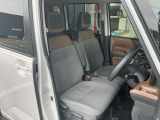 運転席もゆったりとお座り頂けます。