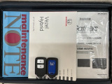 スマートキーは鍵をバッグに入れたままでもドアロックの開閉やエンジンのON・OFFができます。夜間や雨の日も鍵を探さなくて良いので便利です。