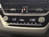 オートエアコンは温度を設定するだけで、自動で風量などを設定してくれます。運転しながら操作も必要ないので、安全性も向上します。