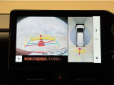 真上から見下ろしたような視点で車とその周囲を確認出来る画面と、車両後方を映し出すバックモニター画面の2つを表示してくれます。