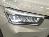 LEDヘッドライトです。デザイン性がよくとても明るいので、夜間の走行や悪天候でも安心です。しかも長寿命!