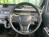インテリアに合わせたデザインのステアリングは、運転される方のことも考え、運転しやすい形状、大きさです。是非一度、実際に触ってお確かめください。