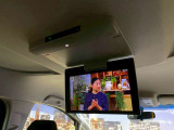 【フリップダウンモニター】付き☆後部座席に座りながら大画面でTVやDVDをお楽しみいただけます♪