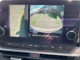 アラウンドビューモニターは自車の前方・左側面映像をモニタ-に映して離合時・駐車時などにとても便利です。
