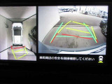 パノラミックビューモニター付きです。車両を上から見たような映像をディスプレイオーディオ画面に表示、運転席からの目線だけでは見にくい、車両周辺の状況をリアルタイムでしっかり確認できます。