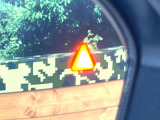 【ブラインドスポットワーニング】走行中、ドアミラーの死角になりやすい箇所に後続車が接近するとサイドミラー付近に警告を表示、ドライバーに注意喚起をしてくれます。