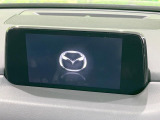 【マツダコネクトナビ】車内の雰囲気にマッチした一体型タイプのナビ。各種車輌設定やBluetooth再生等、様々な機能が楽しめます。直感的なダイヤル操作が可能で、使い勝手も良好です。