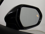 BSM(ブラインドスポットモニタ)!隣の車線を走る車両をレーダーで検知し、ドアミラーでは確認しにくい後側方エリアに存在する車両に加えて、急接近してくる車両も検知します。