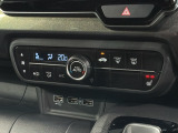 運転席側にはシートヒーターが付いています!寒い日に便利な装備ですね。