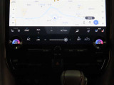 左右独立温度コントロールフルオートエアコンです。運転席、助手席それぞれで独立して温度設定ができます。冷え性の方が乗っても安心ですね♪