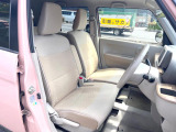 運転席シート廻りは使用感も少なく、良好な状態となっています。前オーナー様が丁寧に使っていたことがよくわかりますね。