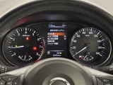 【メーターまわり】ドライバーから見やすい位置にあって安全運転に寄与します。マルチインフォメーションディスプレイでは、クルマに関する情報の確認はもちろん、各種安全機能・装備のON/OFFも設定可能。
