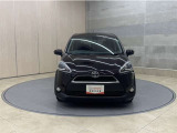 お車購入のポイントとなるフロントマスクです!シャープな目つきが印象的なデザインのヘッドランプです。