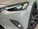 【LEDヘッドライト】悪天候や夜間走行時も良好な視界を確保し安心して運転できる高輝度LEDヘッドライトを装備!点灯速度が早く、消費電力も抑えられています。