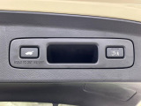 【パワーバックドア】スマートキーや運転席のボタンを押すだけでリアゲートが自動で開閉します!荷物を持っている時や、高い位置にあるバックドアを閉める際に便利な機能です♪