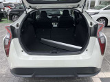 【荷室】リヤシートを倒せばさらに広くご使用することが出来ます。