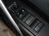 電動格納式ドアミラー・パワーウインドウを装備しています。