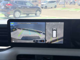 車を空から見たような映像が映る、アラウンドビューモニターで車両周辺の安全確認も一目でできます!小さなお子様や障害物も確認できるので、運転のし易さだけではなく事故防止にも役立ちます♪