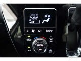★エアコンはオートタイプが装着済みです!オートモードにしておけば、車内温度を設定するだけで風の料や吹き出し口の切り替えを機械が行ってくれます!一年中快適な環境を作れますよ♪