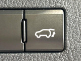 【パワーバックドア】スマートキーや運転席のボタンを押すだけでリアゲートが自動で開閉します!荷物を持っている時や、高い位置にあるバックドアを閉める際に便利な機能です♪