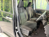 運転席まわりには十分なスペースがあり、大柄な方でもゆったり運転していただける環境です。