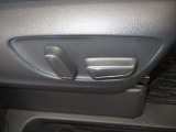 パワーシート搭載。微妙な調整が手軽にでき、ピッタリのポジションで運転することが可能です。