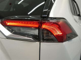 LEDテールライトです。省電力、高輝度のLEDは明るく照らすので夜間運転時の視認性を高めます。スタイリッシュな見た目で細かいところもこだわりたいあなたに!