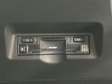 高速道路で便利な【ETC2.0】を装備しています。光ビーコン搭載で渋滞情報などナビゲーションと連動することで機能も充実いたします。他、観光施設に立ち寄るための高速料金割引サービス等もございます。
