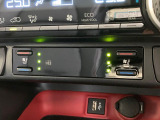 【シートヒーター&ベンチレーション】夏場は涼しい風でお尻や背中の熱やムレを防ぎ、冬はエアコンよりも早く温まってポカポカに!季節を問わず快適に過ごせます。