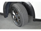 タイヤサイズは225/55R18です