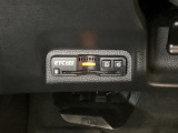 ハンドルの左下にETC2.0がついています。高速道路の料金所の通過も楽々です!。 カードの取り出しもしやすい場所についています。