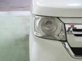 LEDヘッドライトは、点灯の瞬間から光量を発揮し、突然暗くなるトンネルなどでの安定感を高めます。