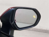 ウインカーミラーにはBSM(ブラインドスポットモニター)を搭載。隣を走る車両が死角に入るとLEDインジケーターを点灯。また、ウィンカーを出すとインジケーターも光って点滅!注意を促してくれます