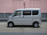 純正ホイールカバーで全体的にデザインがまとまっています。車も人も、オシャレはまずは足元からですね。