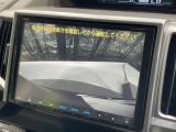 【バックカメラ】駐車時に後方がリアルタイム映像で確認できます。大型商業施設や立体駐車場での駐車時や、夜間のバック時に大活躍!運転スキルに関わらず、今や必須となった装備のひとつです!