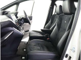 高いホールド性で運転姿勢が安定します。長距離ドライブでも疲れにくいのが魅力です。快適なドライビングライフをお送りください♪