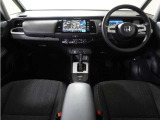 ◆視界広々で非常に運転しやすくロングドライブでも疲れを感じさせないすっきりとまとまったインパネ周りです。