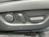 【10Wayパワーシート】 細かい角度調節が可能な、電動シートです。シートポジションの記憶機能つきで便利。