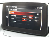 スマートブレーキサポートは中/高速走行時に前方車を検知し、警告ゃブレーキを制御することで、衝突時の被害軽減や衝突の回避をサポートします。