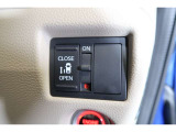 【左電動スライドドア】力を入れずにラクラクドア開閉♪左側電動スライドドア装備車両◎右側スライドドアは手動開閉です。狭い駐車場での乗り降りもラクラク♪挟み込み防止機構装備でお子様の乗り降りも安心◎