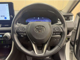 ステアリングスイッチ搭載!手を離さずに手元のスイッチでさまざまな操作が可能。運転中、視線をそらさなくても操作ができて安全です!